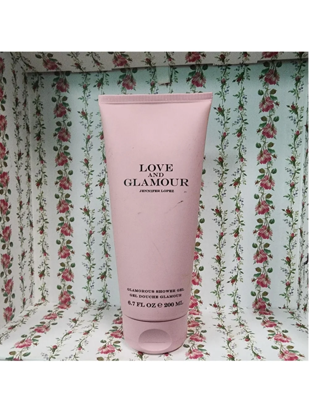 Jennifer Lopez Love and Glamour shower gel in pink & purple #glamour #jlo